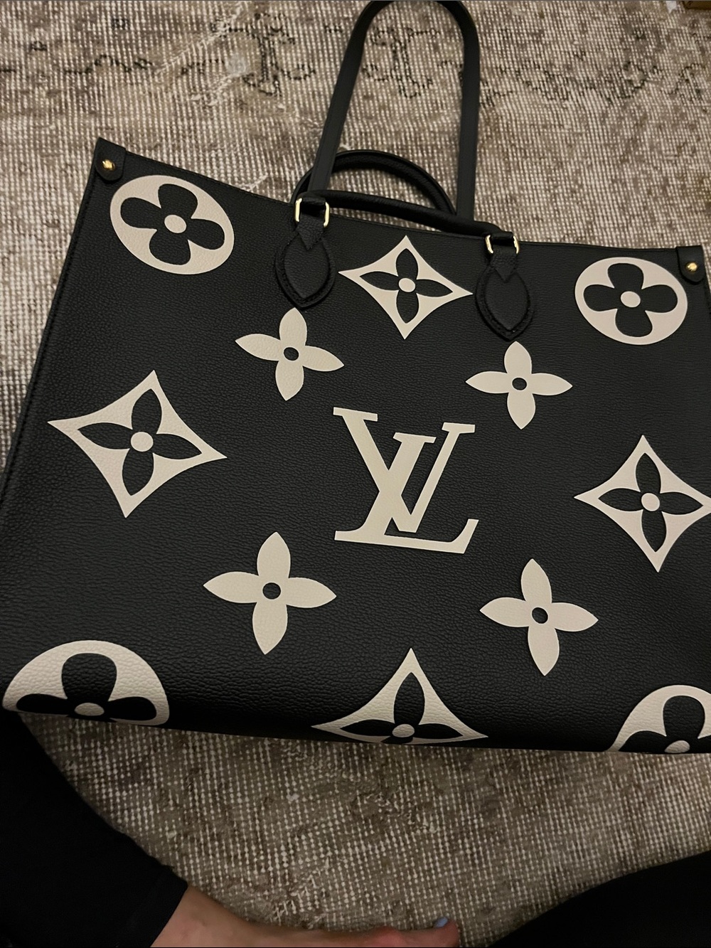 Louis Vuitton Black & creamy white  Monogram Giant Onthego Tote GM